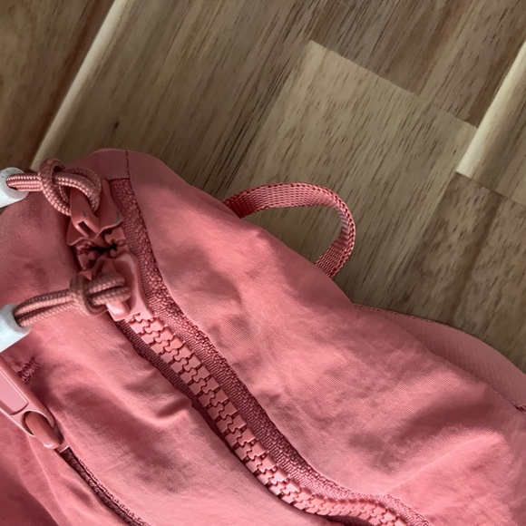 The North Face Never Stop Belt Bag - Picture 9 of 11